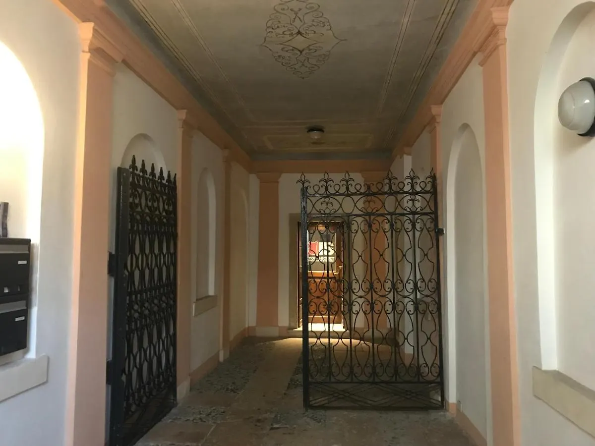 Guest house Palazzo Della Torre Room Verona Italy
